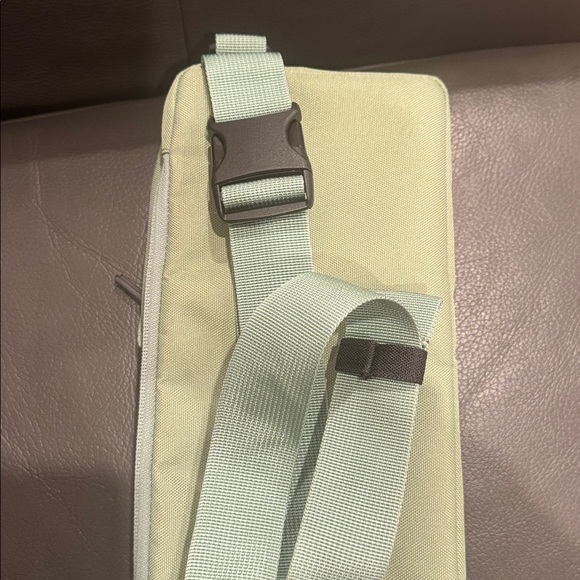 Levi's Light Green Men's Belt Bag - Picture 3 of 6